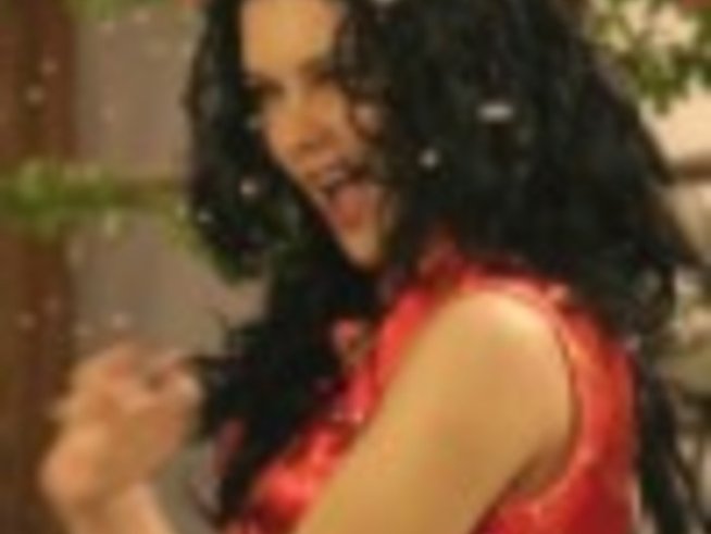 След 20 години песента “Обичам те дотук” отново е №1