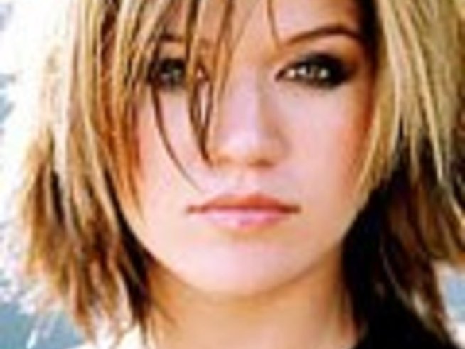 Avril Lavigne помага на Kelly Clarkson да стане звезда