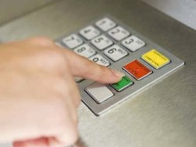 Информирани ли сме за банковите такси?