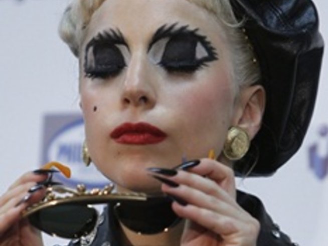 Размазан грим на очите - често срещан проблем през лятото