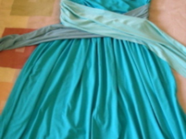 Модерни в синьо като Искра Радева и Маргарита Хранова