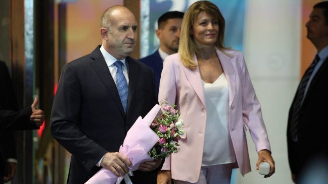 Румен Радев и Десислава Радева. Снимка: БГНЕС