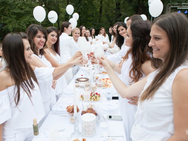 Снимка: White Dinner
