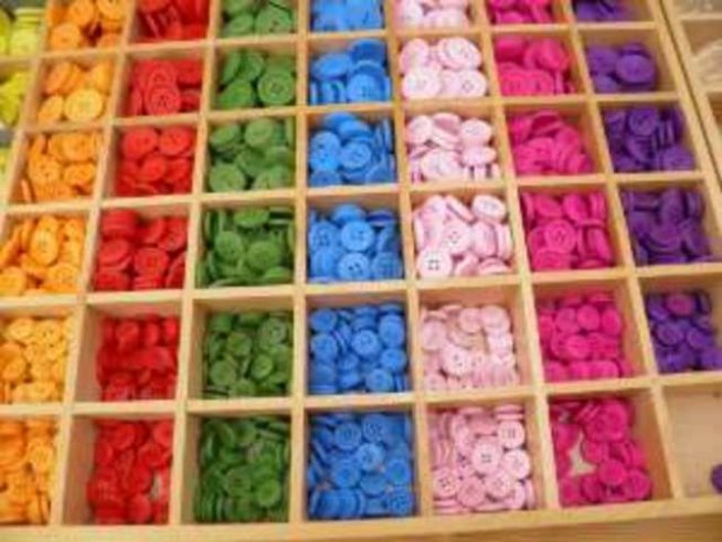 Цветни дървени копчета – акцент и то какъв?