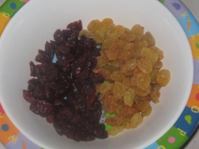 Сушени плодове и мляко с канела за децата