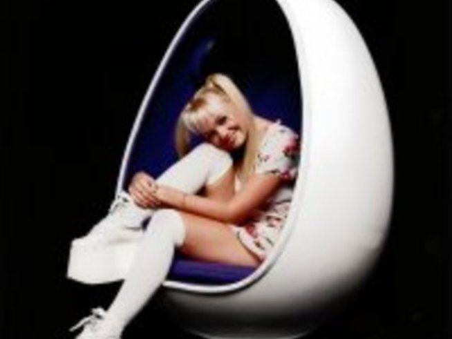 Ема от Spice Girls роди момченце