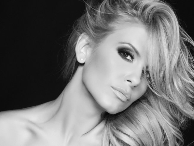 Анелия представя новата си песен в Dancing Stars