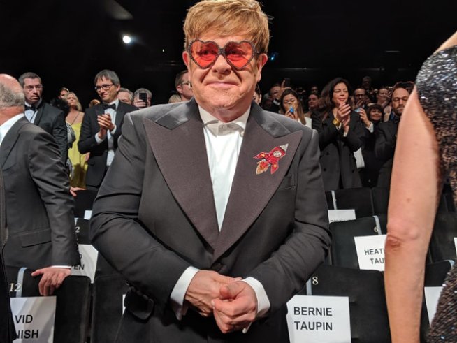 Елтън Джон се просълзи на премиерата на биографичния му филм „Рокетмен“