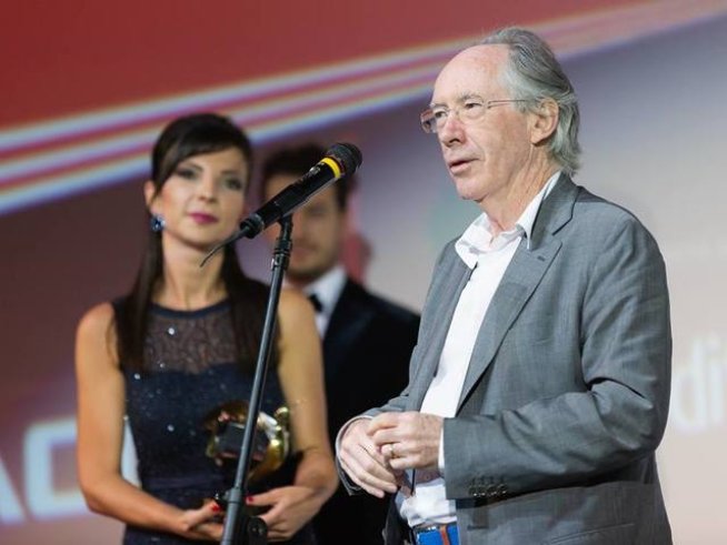 Иън Макюън и Жаклин Вагенщайн. 