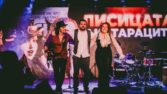 Милица Гладнишка, Николай Воденичаров - Никеца и Иван Велчев в „Лисицата и Котараците“ .Снимка: Artvent