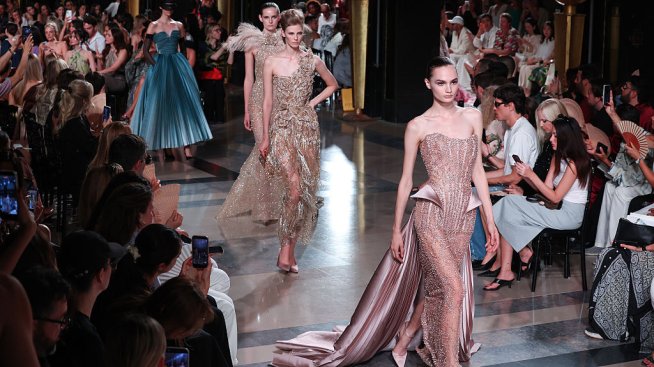 Elie Saab създаде приказен свят за Haute Couture есен/зима 2026&ndash;2027. Снимка: Getty