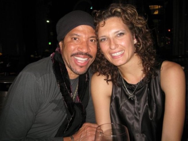 Фризьорът на Джордж Клуни и Лайънъл Ричи идва в България