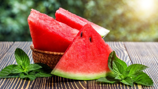 Хидратираща и нискокалорична е динята. Снимка: istock