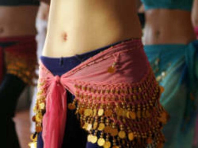 Плосък корем се извайва с бели денс