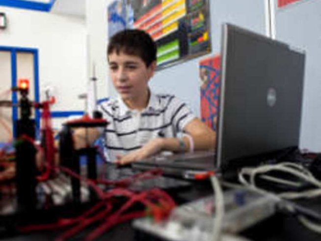 Как да отдалечим детето от компютъра?