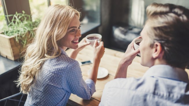 10 тайни сигнала, че той ви харесва. Снимка: istock