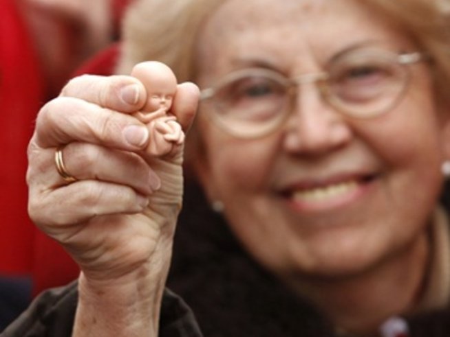 Семейните жени изпревариха тийнейджърките по аборти