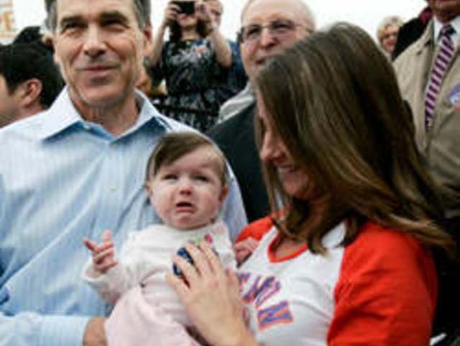 Какво да подарим за кръщене?