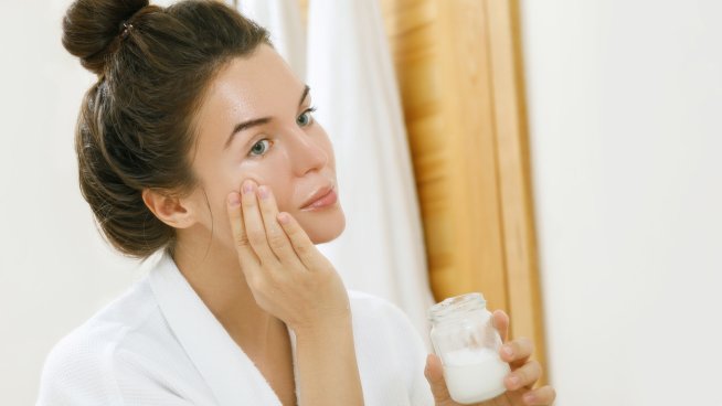 3 чудотворни маски за лице с кокосово масло. Снимка: istock