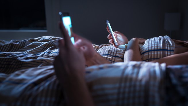 Как социалните мрежи могат да съсипят връзката ви? Снимка: istock