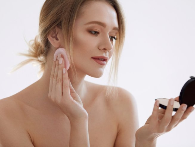 Мазна кожа – 5 начина да направите грима по-дълготраен