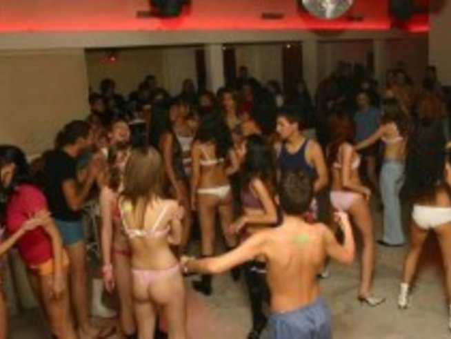 Парти по бельо DIM