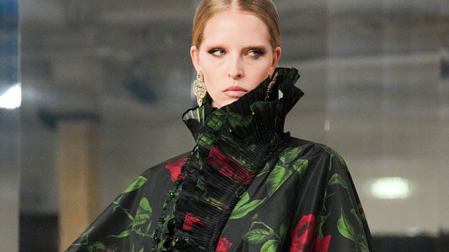 Blumarine за есен/зима 2026-2027:  Венецианска романтика, рози и злато. Снимка: Getty