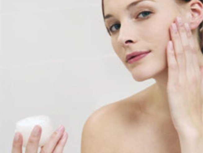 Кремовете против бръчки – могат ли да ни спасят?