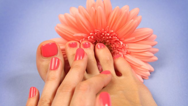Идеи за летен маникюр в слънчеви цветове