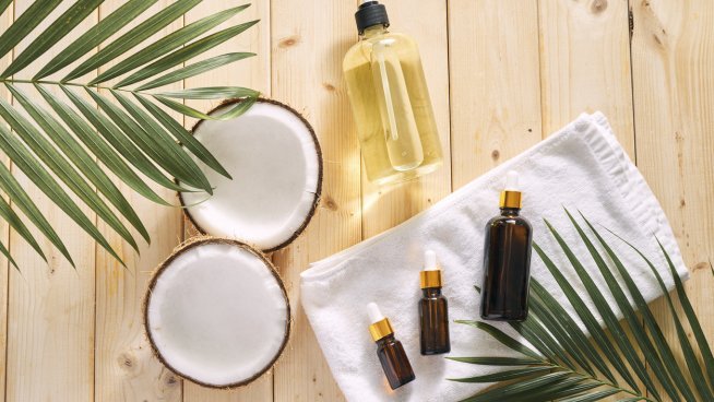 Как да се погрижите за цъфтежа и косопада с етерични масла? Снимка: istock