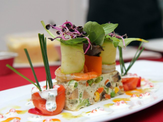 Монах от Атон споделя тайните на манастирската кухня в Банско