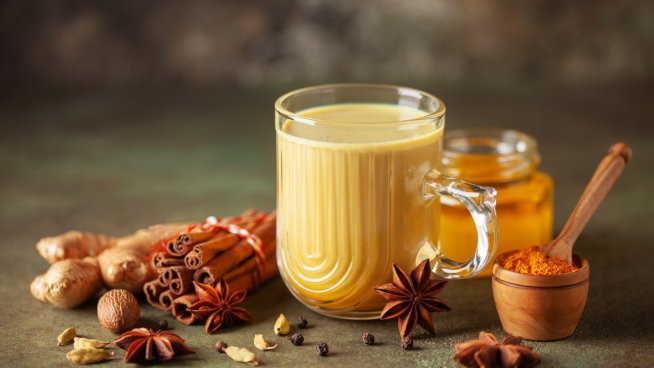 Мляко с куркума – за добър сън и по-малко стрес.Снимка: istock