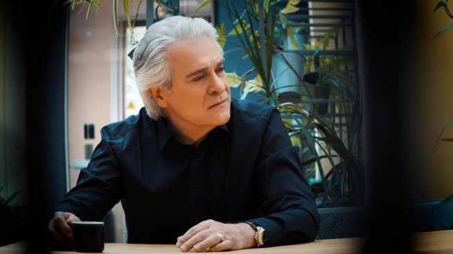 „Не казвай сбогом тази нощ“ – Орлин Горанов с нова песен и видео към нея