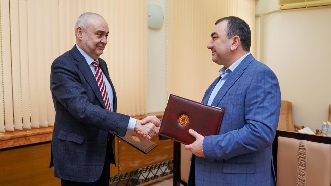 ВУЗФ и МУ - Плевен стартират съвместна магистърска програма „Икономика и организация на лечебните заведения“