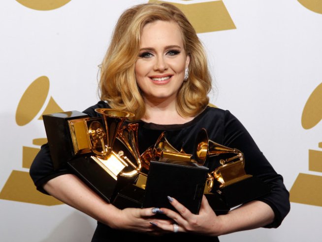 Британската певица Адел роди момченце