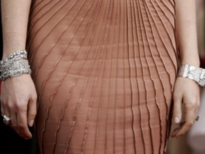 Лято 2012 изисква поне една плисирана пола