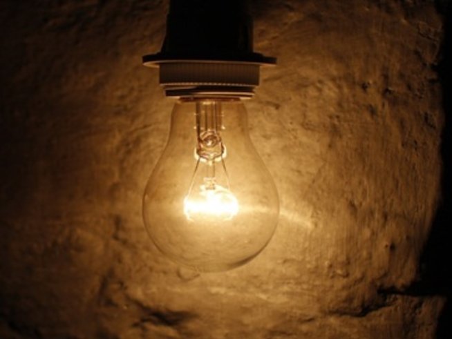 Токът поскъпна с до 9 лева за домакинство