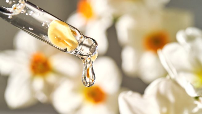 Как да си направим околоочен крем с витамин Е? Снимка: istock