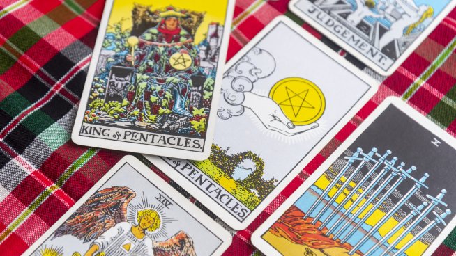 Таро хороскоп за уикенда (3 и 4 май). Снимка: istock