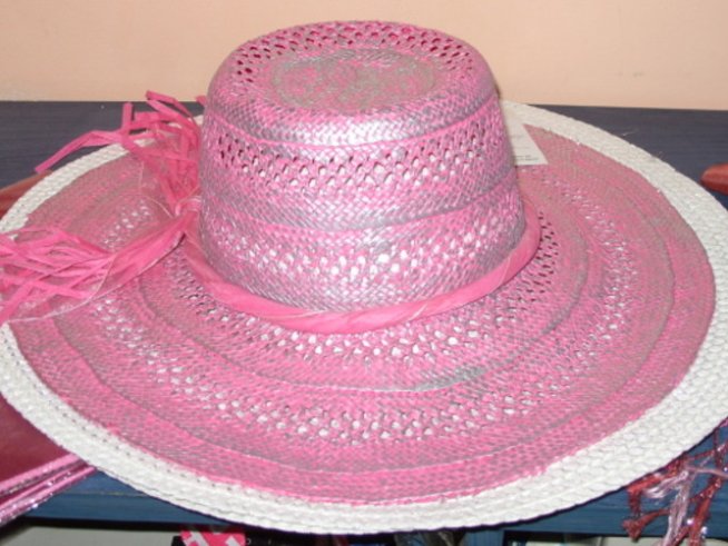 На помощ срещу слънцето идват летни шапки