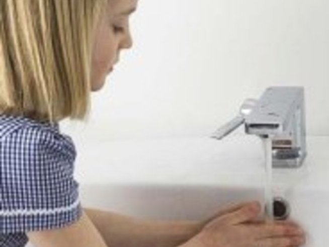 Опасността от червей в мозъка стимулира миенето на ръцете