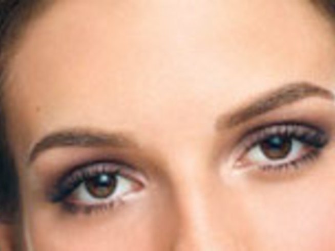 Новогодишният грим – бляскаво брокатен