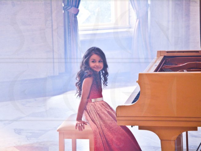 Крисия представя България на „Детска Евровизия“