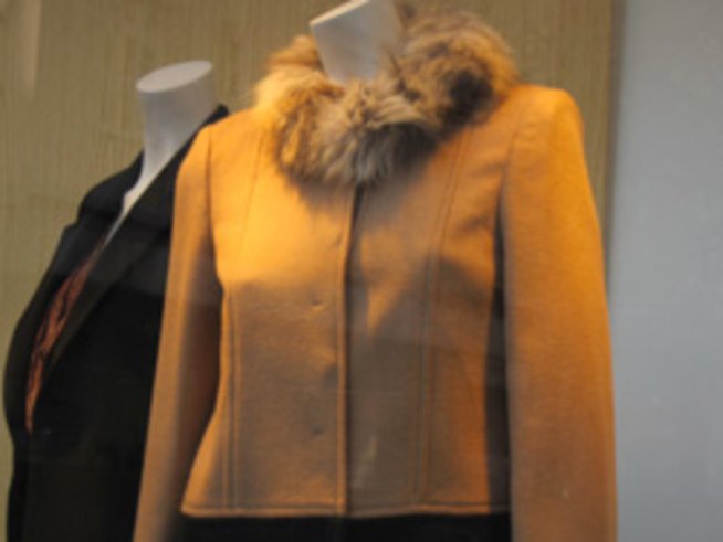 Къси палта с елемент – имитация на естествена кожа