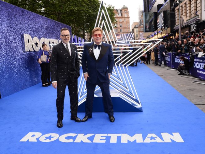 Елтън Джон и съпругът му Дейвид Фърниш на премиерата на филма "Рокетмен" в Лондон. 