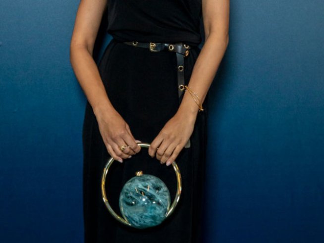 Различните и оригинални като дизайн чанти ще са на фокус тази пролет. Снимка: Getty images.