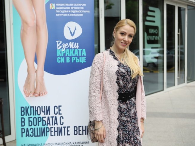 Деси Бакърджиева.