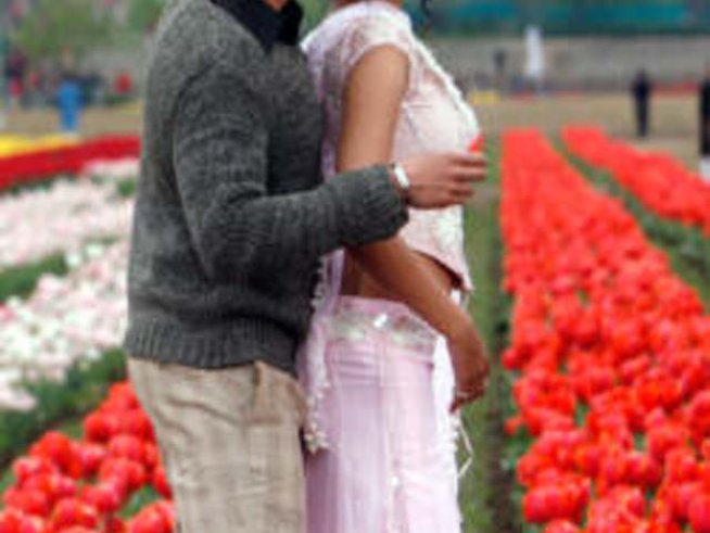 Как социалните мрежи могат да развалят връзката ви