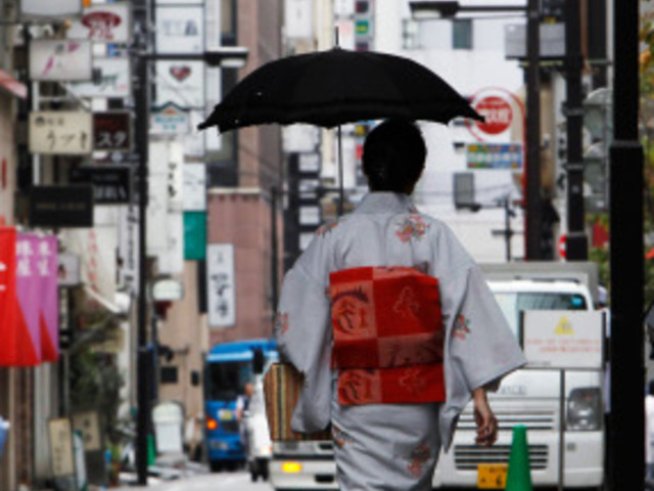 Кимоно срещу българска носия или защо традициите ни отмират