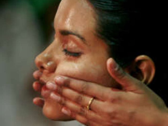 Холивудски лицев масаж с лифтинг ефект